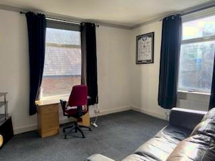 1 Bedroom Terraced House To Rent In South Parade, Cleckheaton, BD19