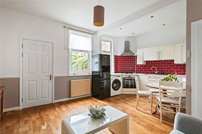 1 Bedroom Apartment To Rent In Heaton Road, Tooting, CR4
