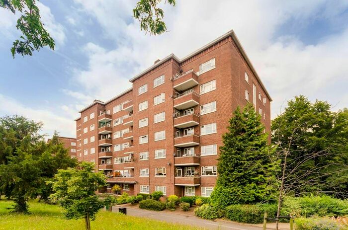 3 Bedroom Flat To Rent In Kingston Hill, Kingston Hill, Kingston Upon Thames, KT2