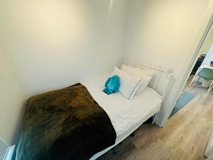 1 Bedroom Flat To Rent In Rita Road, London, SW8