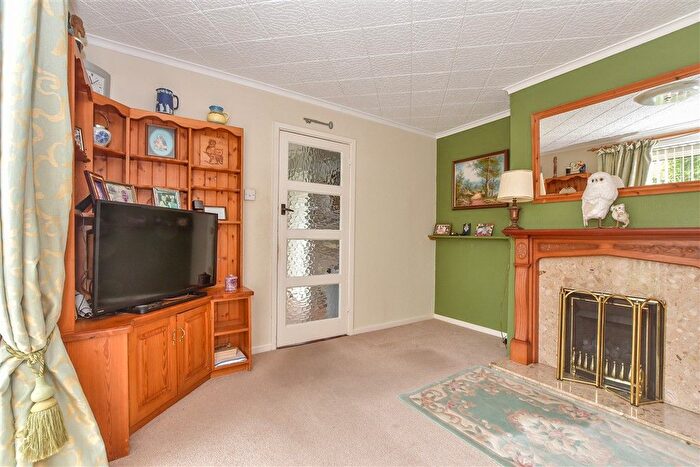 3 Bedroom Semi Detached House For Sale In Shrubcote, Tenterden, Kent, TN30