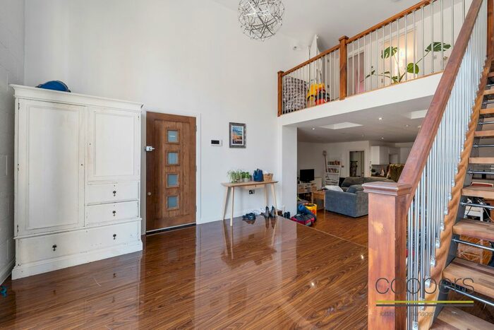 2 Bedroom Flat To Rent In Broomgrove Road, London, SW9