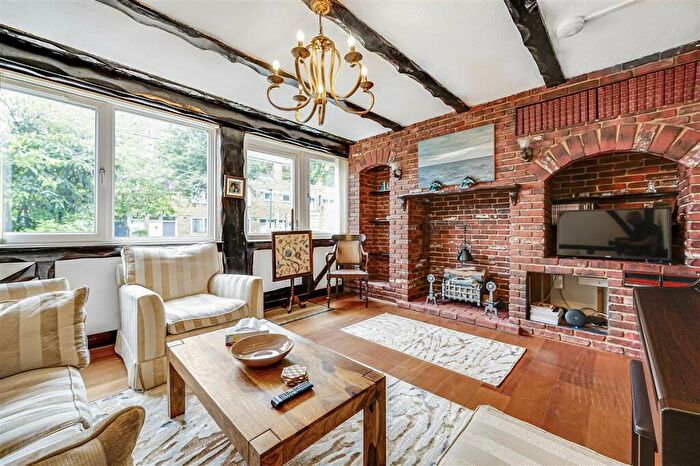 3 Bedroom Flat To Rent In Harewood Avenue, NW1