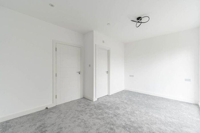 2 Bedroom Property For Sale In Finchley Central, Finchley, London, N3