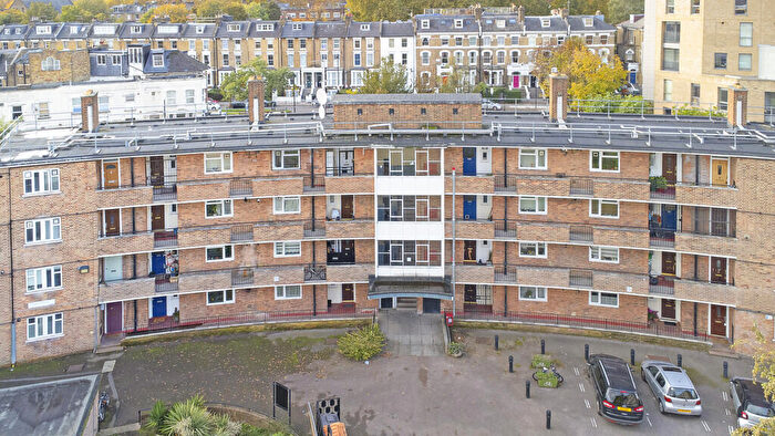 Apartment To Rent In Burma Road, London, N16