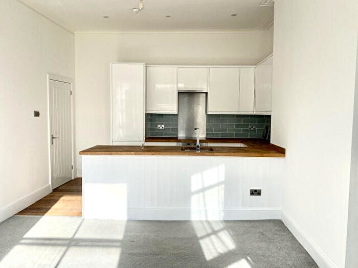 2 Bedroom Apartment To Rent In Holland Road, Hove, East Sussex, BN3