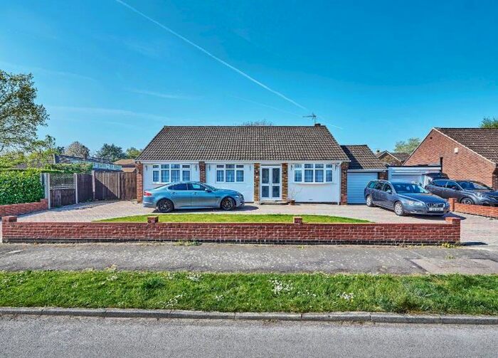 4 Bedroom Bungalow To Rent In Cheverells Close, Markyate, St. Albans, AL3