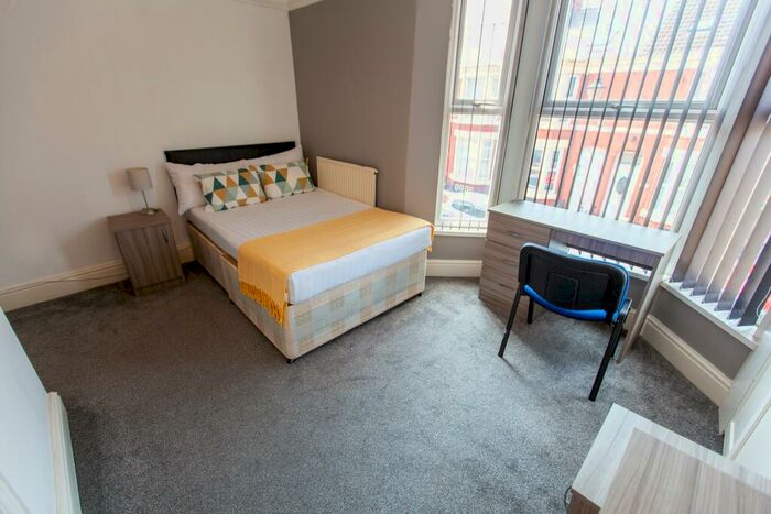 4 Bedroom House To Rent In Adelaide Road, L7