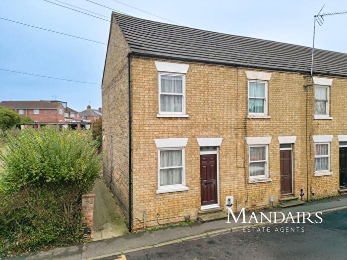 2 Bedroom End Of Terrace House For Sale In Church Street, Stanground, Peterborough, PE2