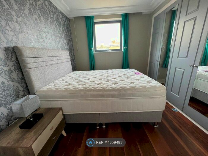 2 Bedroom Flat To Rent In Chelsea Gate Apartments, London, SW1W