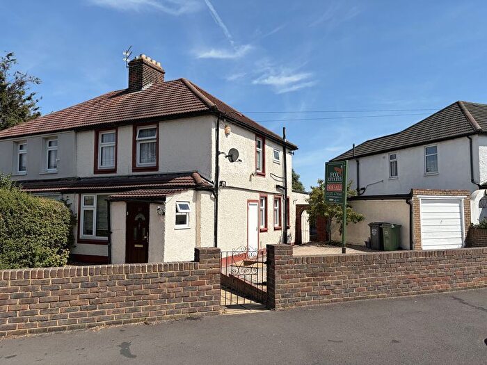 3 Bedroom Semi-Detached House For Sale In Cedar Road, Dartford, DA1