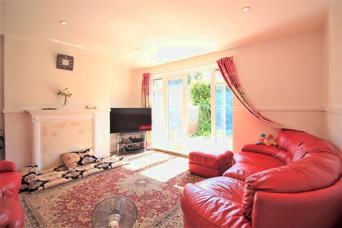 2 Bedroom Maisonette To Rent In Sonia Court, Sonia Gardens, Heston, TW5