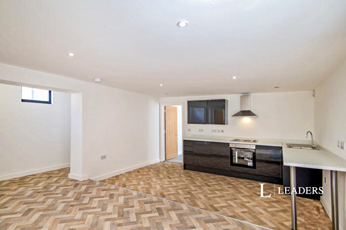 3 Bedroom Flat To Rent In Victoria Avenue, Southend-on-Sea, Essex, SS2