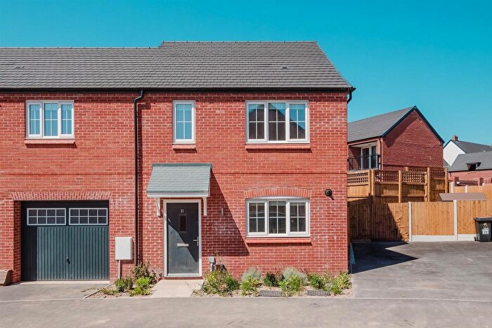 3 Bedroom Semi-detached House To Rent In Millfields, Birmingham, B71