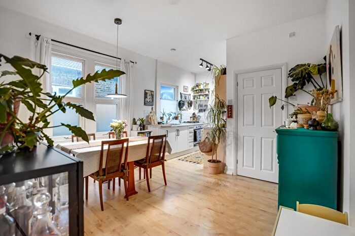 2 Bedroom Maisonette For Sale In Marlow Road, Penge, London, SE20