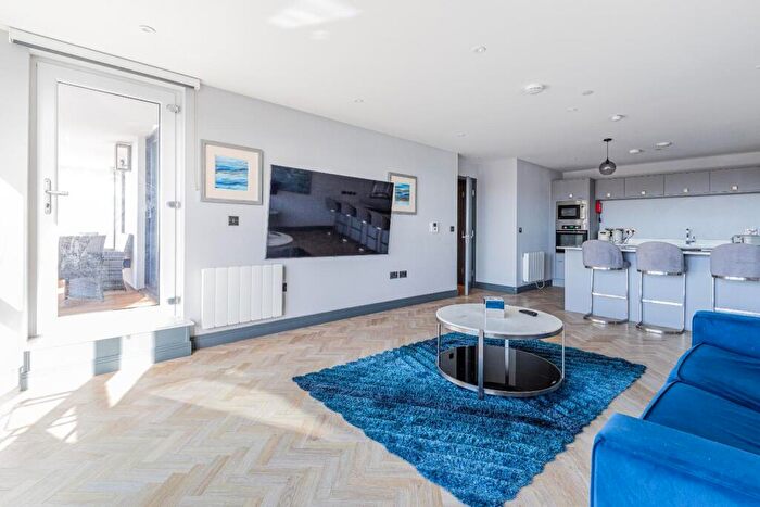 2 Bedroom Apartment For Sale In The Moorwell, Windsor Road, Penarth, CF64