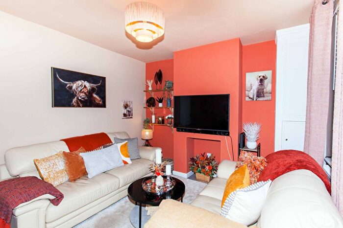 3 Bedroom Terraced House For Sale In Selwyn Street, Bolsover, S44
