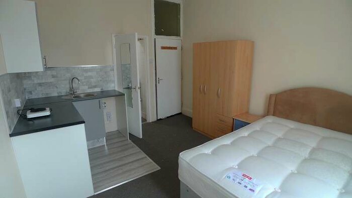 1 Bedroom Studio Flat To Rent In Lincoln Road, Peterborough, Cambridgeshire. PE1