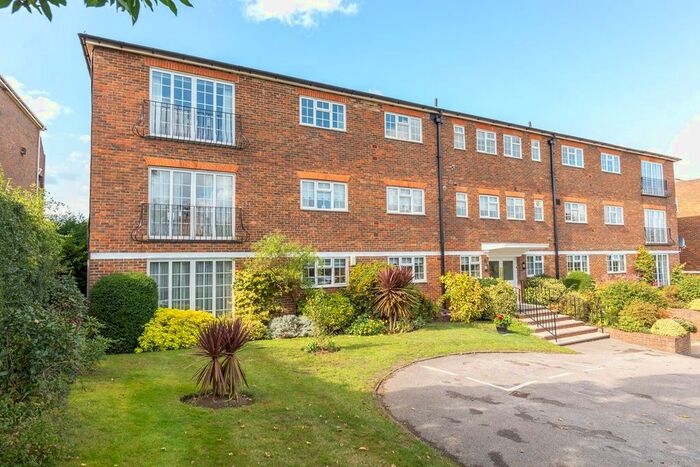 2 Bedroom Flat To Rent In Albany Court, Oatlands Drive, Weybridge, KT13