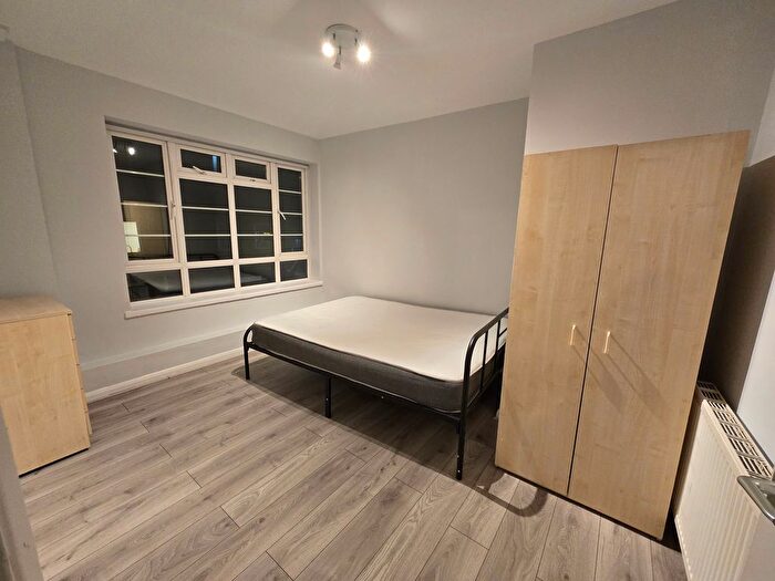 1 Bedroom Flat To Rent In Avington Court, Old Kent Road, Bermondsy, London, SE1