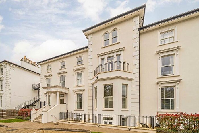 3 Bedroom Flat For Sale In Oak Hill Road, Surbiton, KT6