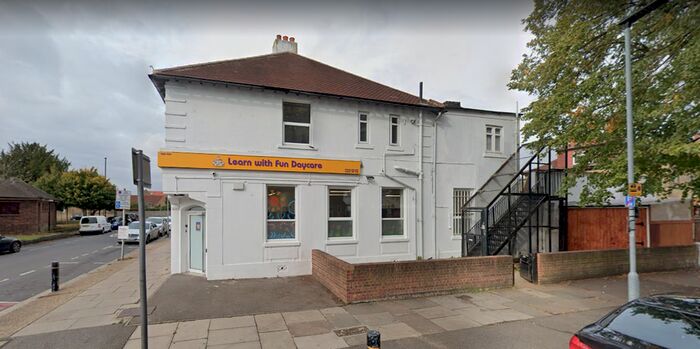 2 Bedroom Flat To Rent In Great West Road, Hounslow TW5