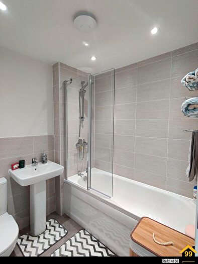 2 Bedroom Semi-Detached House For Sale In Mercer Avenue, Worcester, Worcestershire, WR5