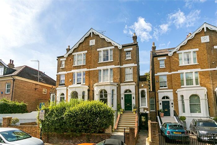 2 Bedroom Flat To Rent In Onslow Road, Richmond, Surrey, TW10