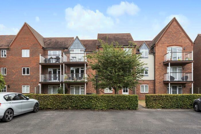 3 Bedroom Apartment To Rent In Marina Way, Abingdon, OX14