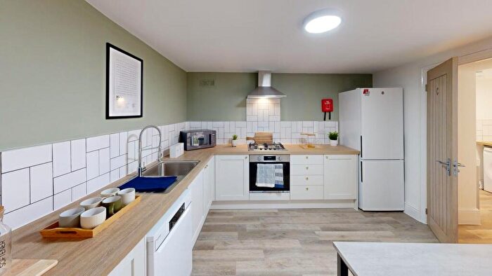 4 Bedroom House To Rent In Brook Green Terrace, EX4