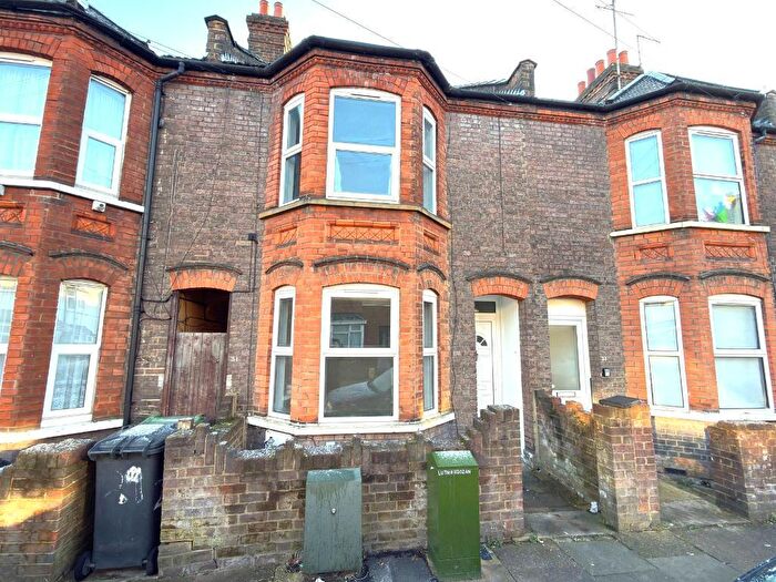 3 Bedroom Terraced House For Sale In Dale Road, Dallow, Luton, Bedfordshire, LU1