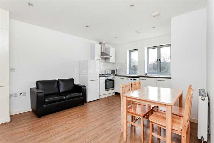 1 Bedroom Apartment To Rent In Platinum Court, Cephas Avenue, E1