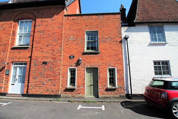 2 Bedroom Cottage To Rent In King Street, Odiham, Hook, RG29