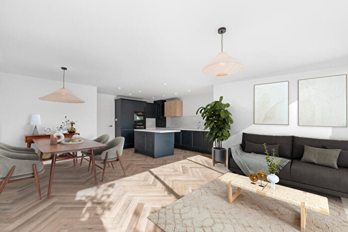 2 Bedroom Apartment To Rent In Underhill Road, London, SE22