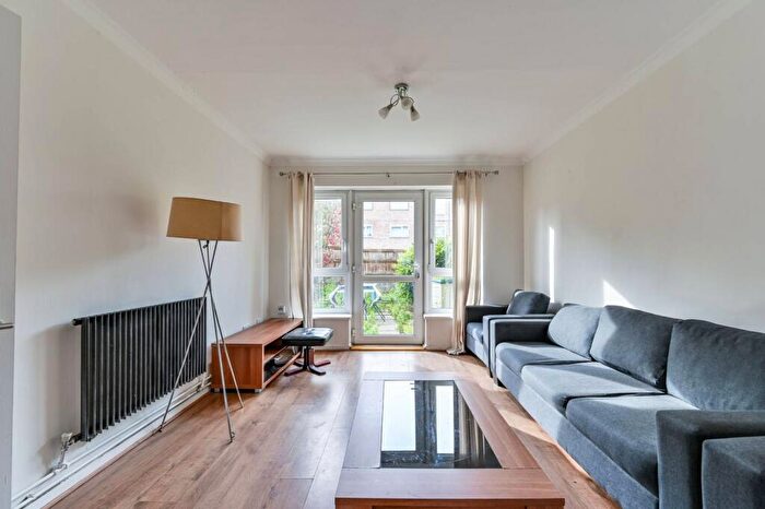 3 Bedroom Flat To Rent In Patrick Connolly Gardens, Bow, London, E3