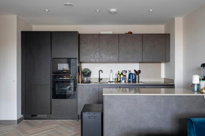 2 Bedroom Apartment To Rent In Oakleigh Road North London, N20