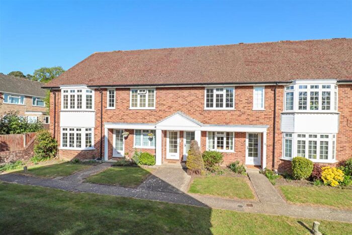 2 Bedroom Maisonette For Sale In Cranbrook Court, Fleet, GU51