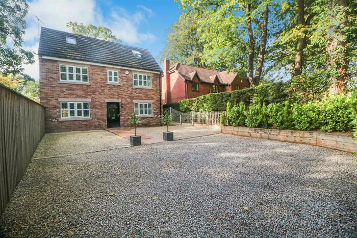 6 Bedroom Detached House To Rent In Cantley Lane, Doncaster, DN4