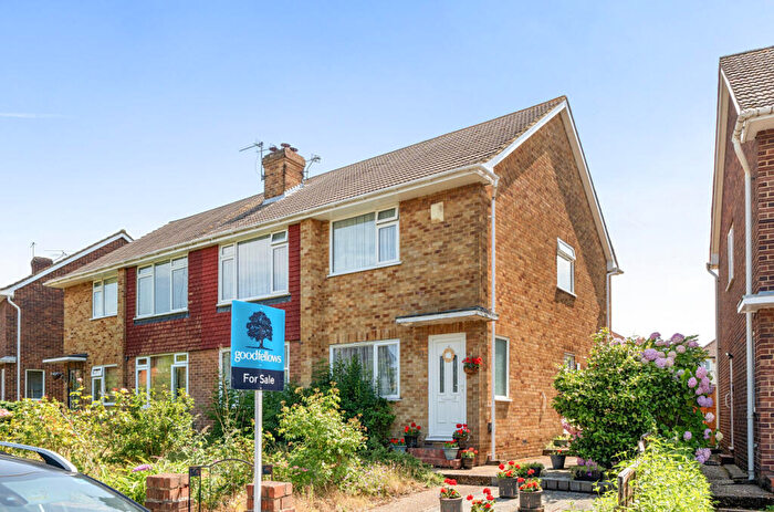 2 Bedroom Maisonette For Sale In Ivy Gardens, Mitcham, CR4