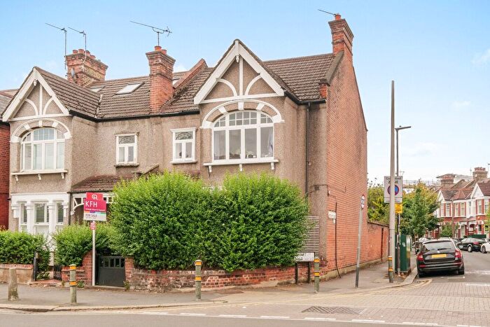 3 Bedroom Flat For Sale In Durnsford Road, Wimbledon Park, London, SW19