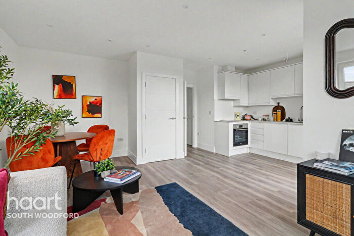 1 Bedroom Apartment For Sale In Churchfields, London, E18