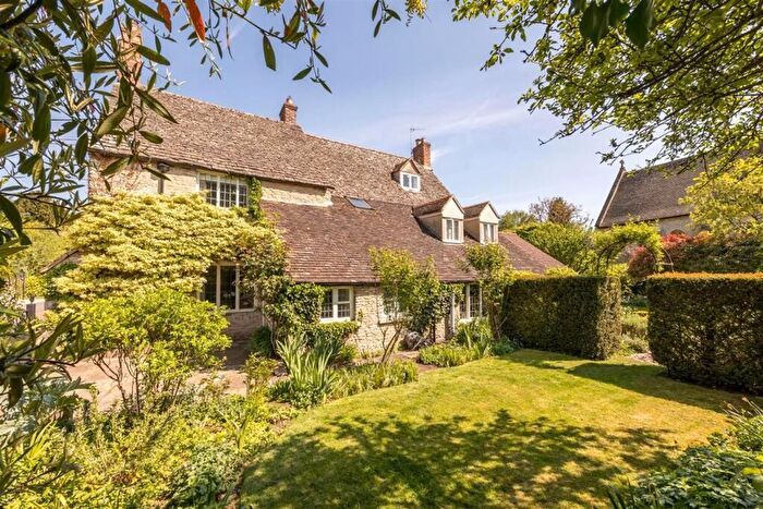 5 Bedroom Detached House For Sale In Bainton Road, Bucknell, OX27