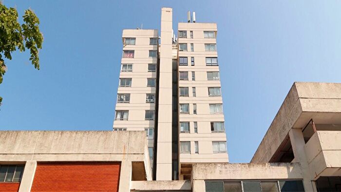 1 Bedroom Flat For Sale In The Mall, Bromley, London, BR1