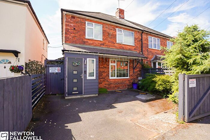 3 Bedroom Semi-Detached House For Sale In Milnercroft, Retford, DN22