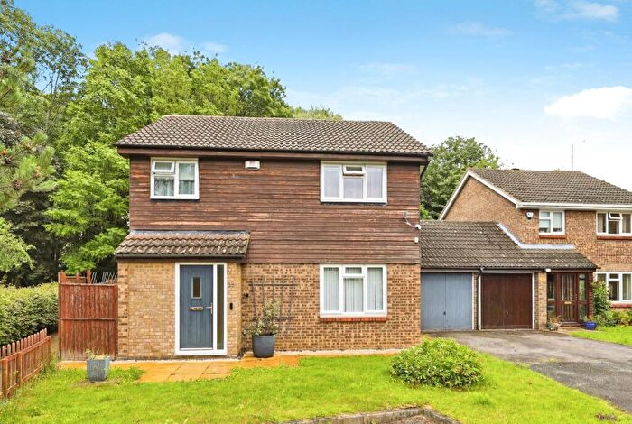 4 Bedroom Detached House For Sale In Parkside, Northampton, Northamptonshire, NN3