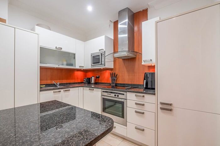 1 Bedroom Flat To Rent In Melliss Avenue, Kew, Richmond, TW9