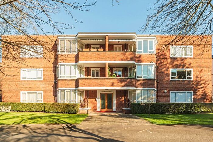 2 Bedroom Flat For Sale In Heathfield Terrace, Chiswick, W4