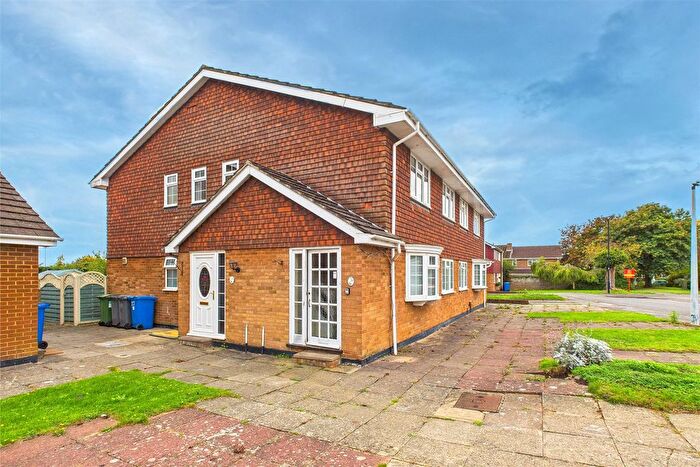 2 Bedroom Flat For Sale In Avondale, Maidenhead, Berkshire, SL6