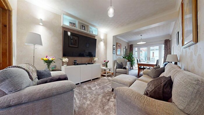 3 Bedroom Semi-Detached House For Sale In Freckleton Road, St Helens, WA10