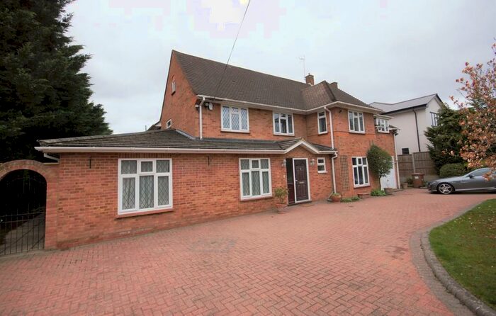 5 Bedroom Detached House To Rent In Farm Way, Northwood, HA6